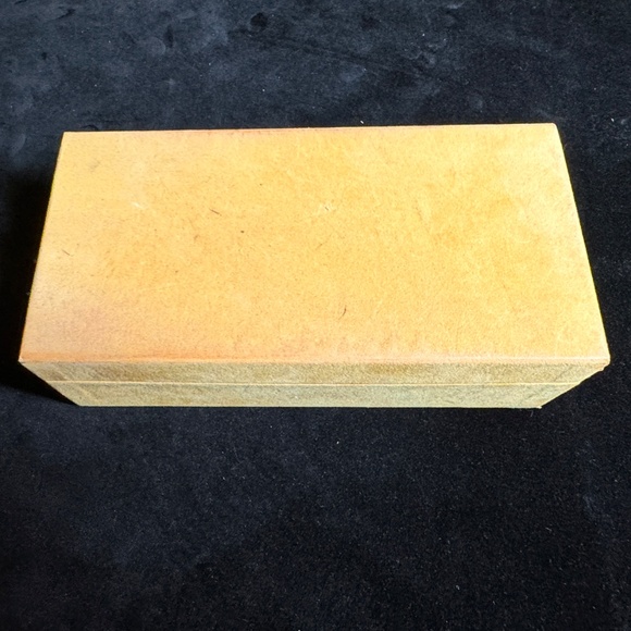 Lot of 521 g (1pound) of vintage wearable jewelry, felted box, over 40 pieces - Picture 2 of 7